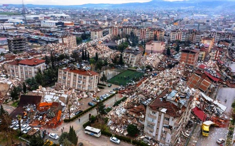 "Fitch": Zəlzələ Türkiyə iqtisadiyyatına 4 milyard dollar ziyan vuracaq