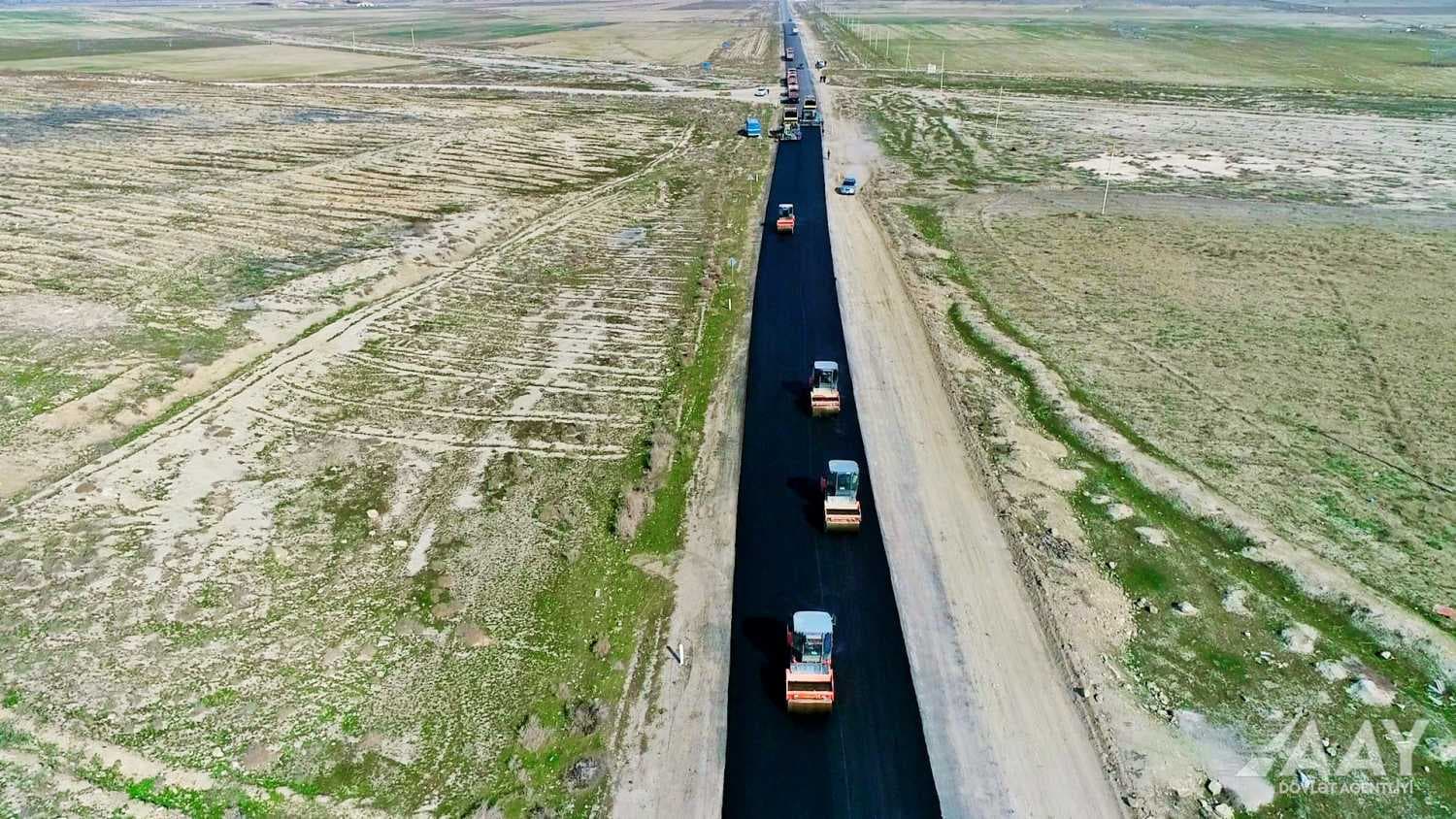 Giləzi-Xızı avtomobil yolunun Giləzi qəsəbəsindən keçən hissəsinin əsaslı təmiri davam edir - VİDEO - FOTO