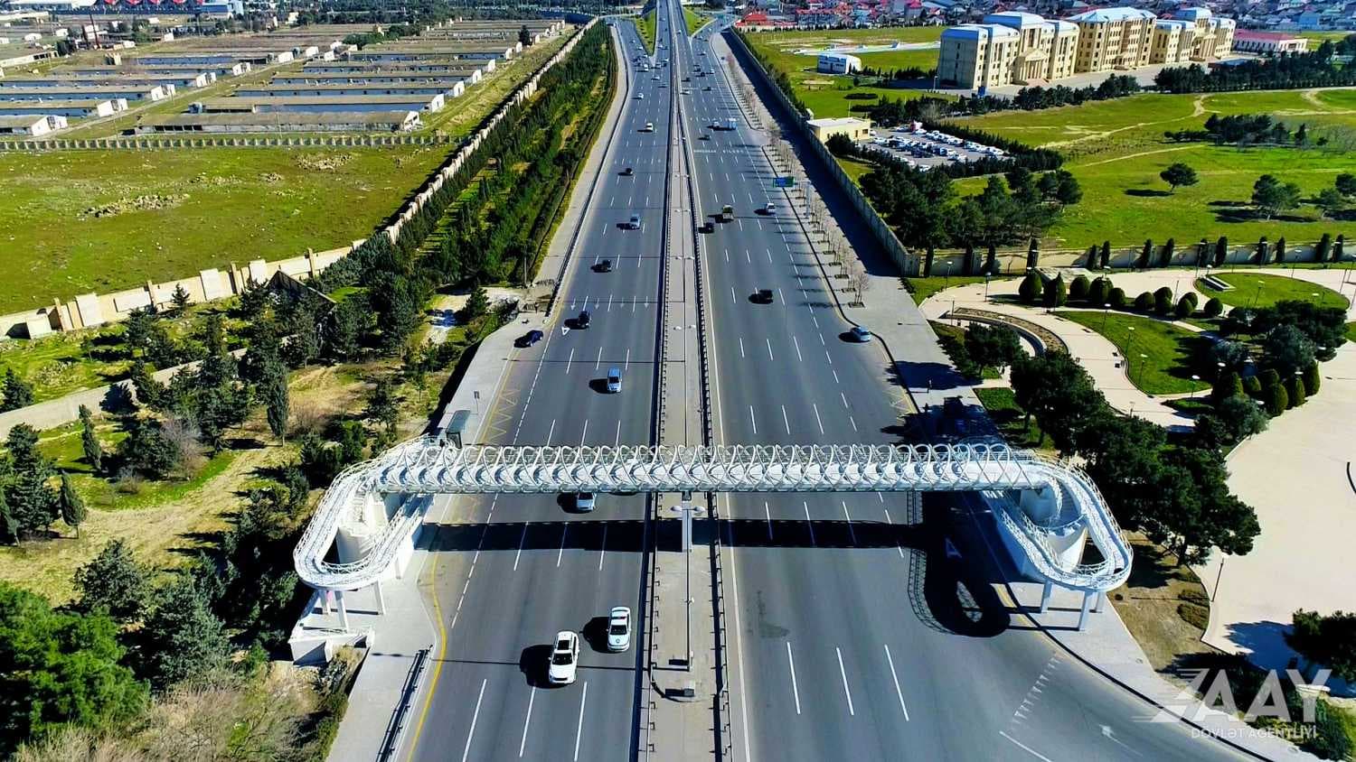 Paytaxtda daha bir yerüstü piyada keçidinin inşası yekunlaşıb - VİDEO - FOTO