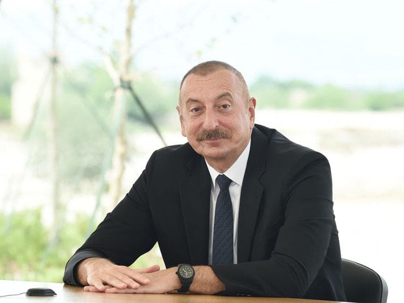 Prezident Yaponiya İmperatorunu təbrik edib