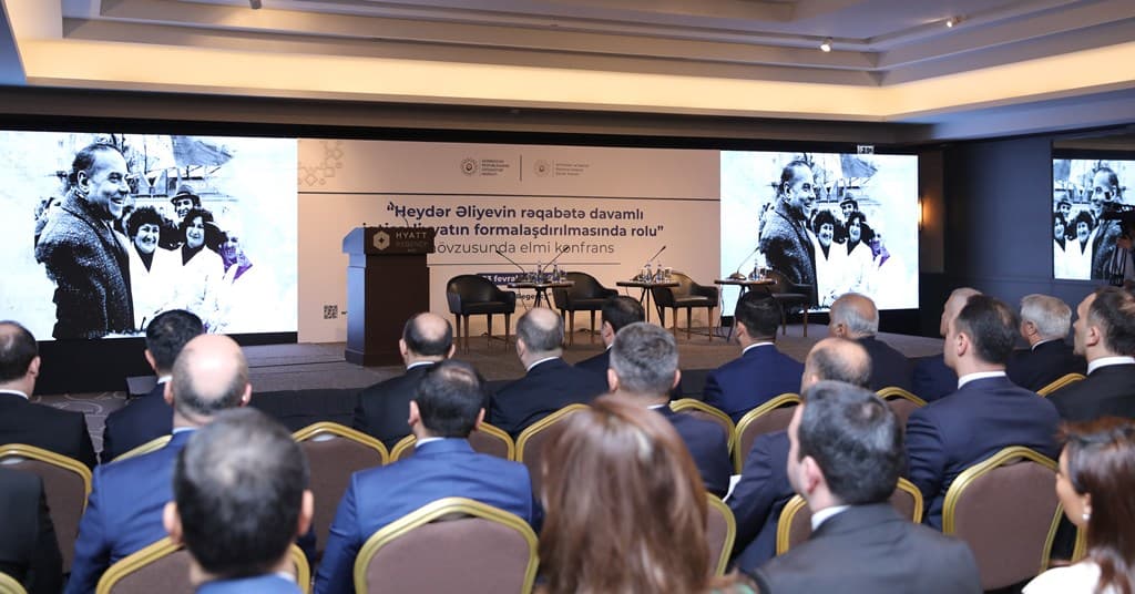 “Heydər Əliyevin rəqabətədavamlı iqtisadiyyatın formalaşdırılmasında rolu” mövzusunda elmi konfrans keçirilib - FOTO
