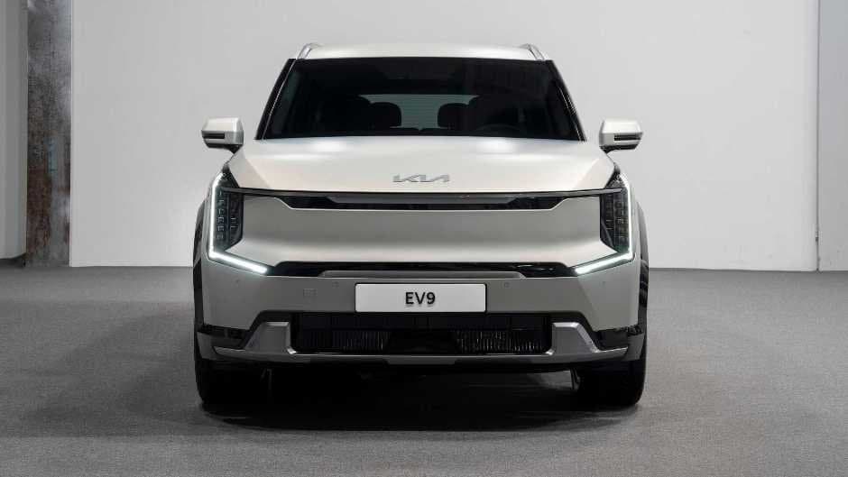 Kia flaqman elektrik krossoverini nümayiş etdirib - FOTO