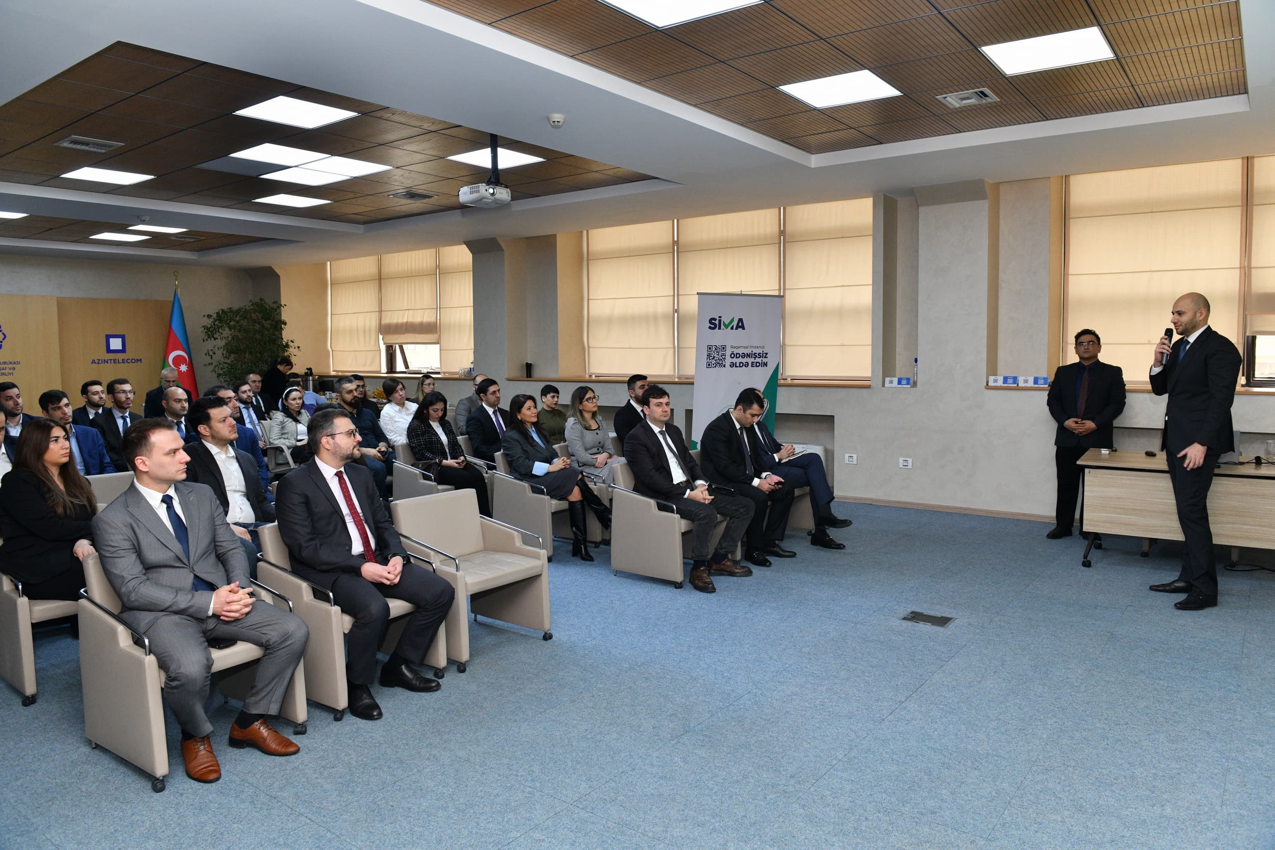 “AzInTelecom” MMC SİMA ilə bağlı banklarla görüş keçirib - FOTO