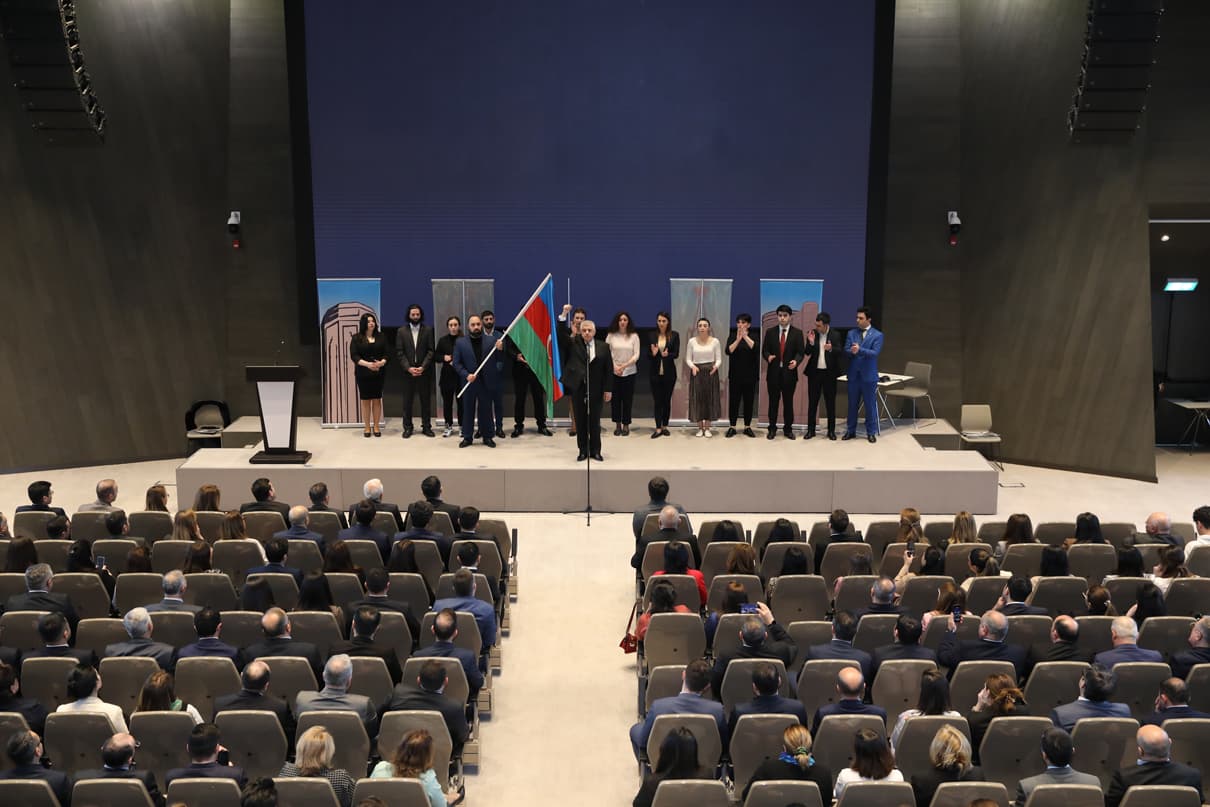 İN-də Heydər Əliyevin 100 illik yubileyinə həsr olunmuş “Qurtuluş” tamaşası nümayiş etdirilib - FOTO