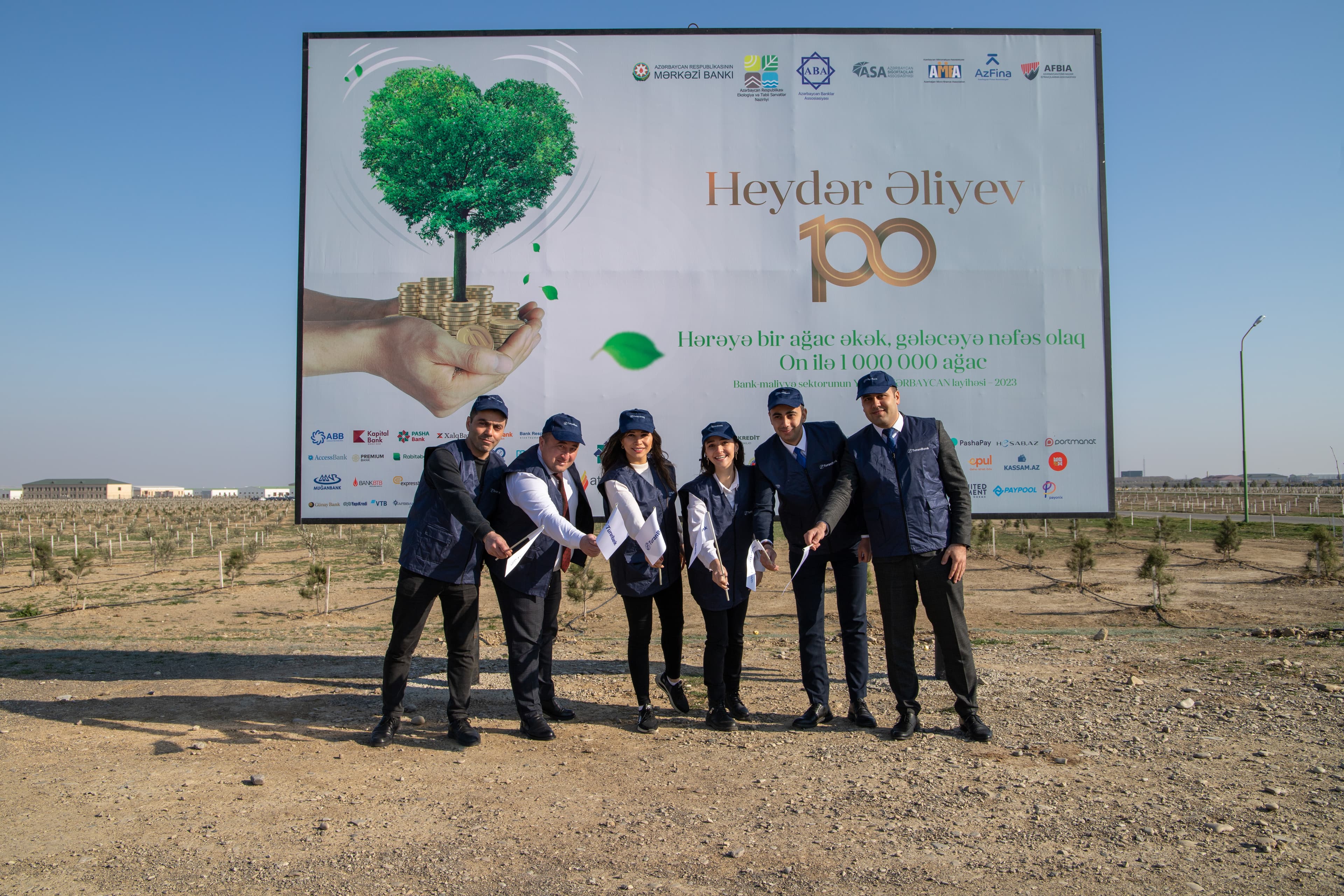 TuranBank ağacəkmə aksiyasına qoşuldu - FOTO