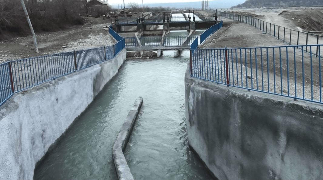 İsmayıllıda torpaq məcralı kanal beton üzlüyə alınıb