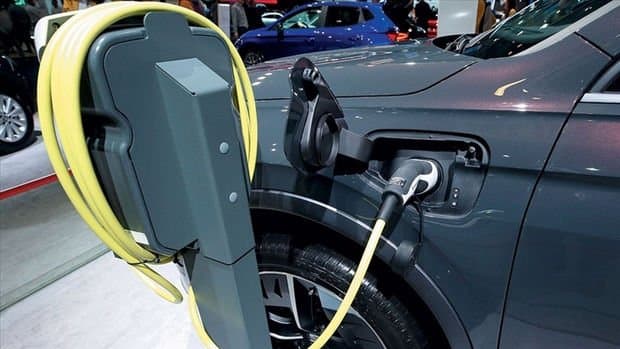 İngiltərədə elektrikli avtomobil satışları rekord həddə çatıb