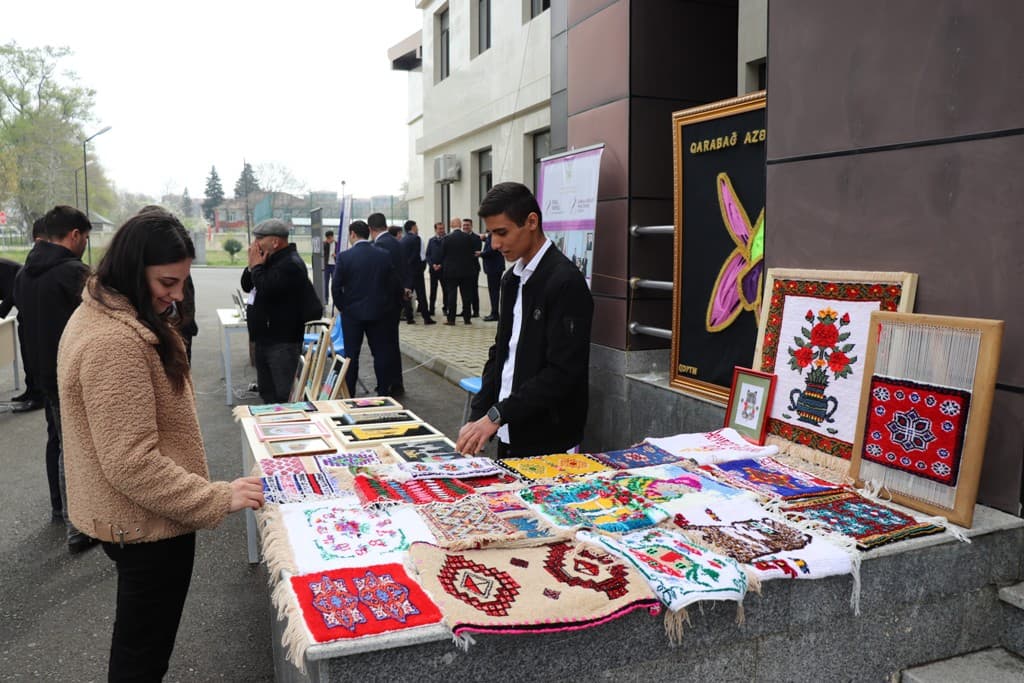 Bakı və Qəbələdə işəgötürənlərlə birgə əmək yarmarkası təşkil edilib - FOTO