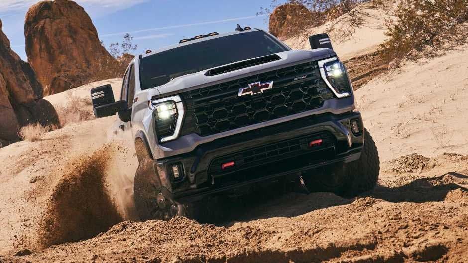Chevrolet Silverado pikapı iki yeni versiyaya sahib olub