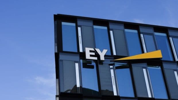 Ernst & Young 3 min nəfəri işdən çıxarmağa hazırlaşır