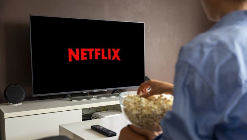 Netflix-in abunəçilərinin sayı artıb, mənfəəti azalıb