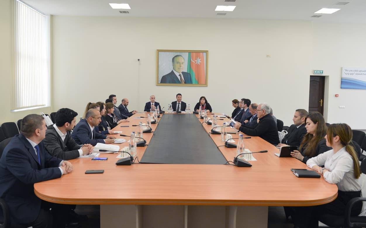 İqtisadi Elmi Tədqiqat İnstitutunda yeni kitabların təqdimatı keçirilib - FOTO
