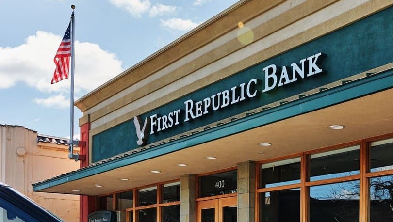 First Republic Bankın gəlirləri 3 ayda 41 % azalıb