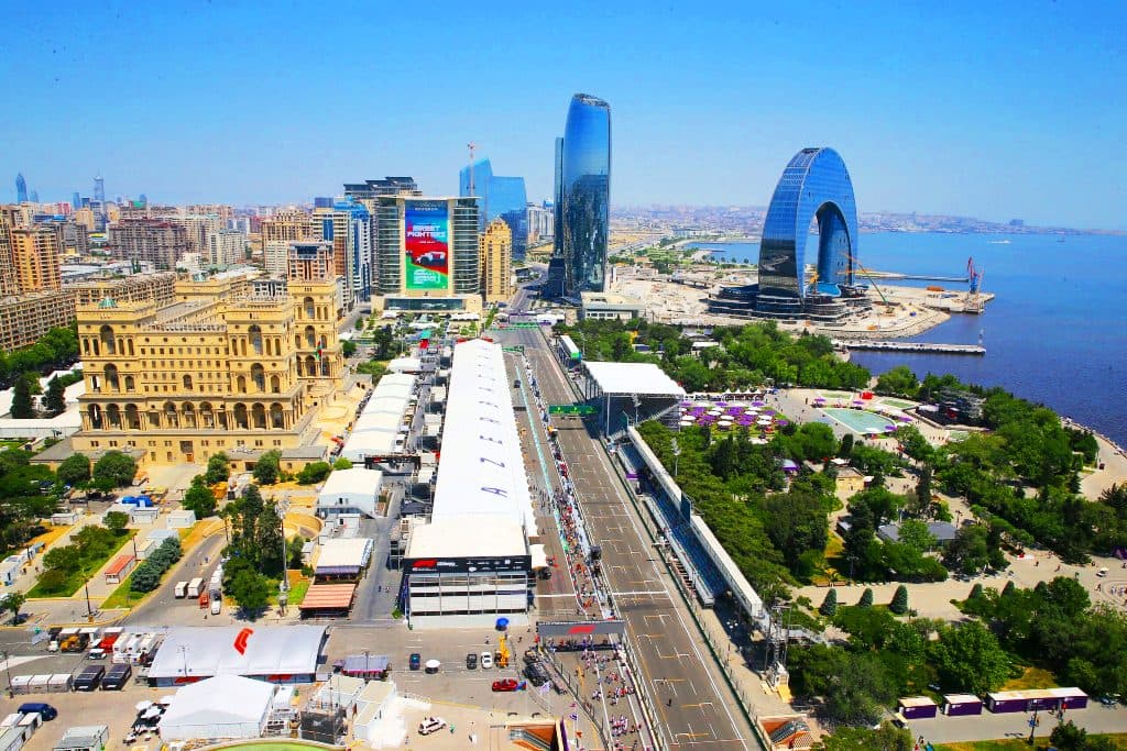 Bakıda yaşayış komplekslərində mənzillərin 1m²-i neçəyə satılır? – CƏDVƏL