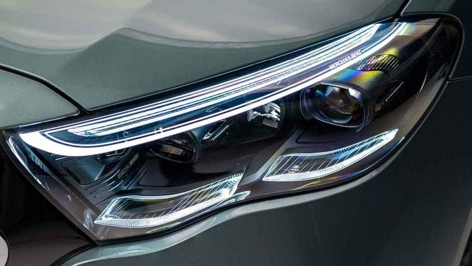 Altıncı nəsil Mercedes-Benz E-Class sedanının son tizerləri dərc edilib - FOTO