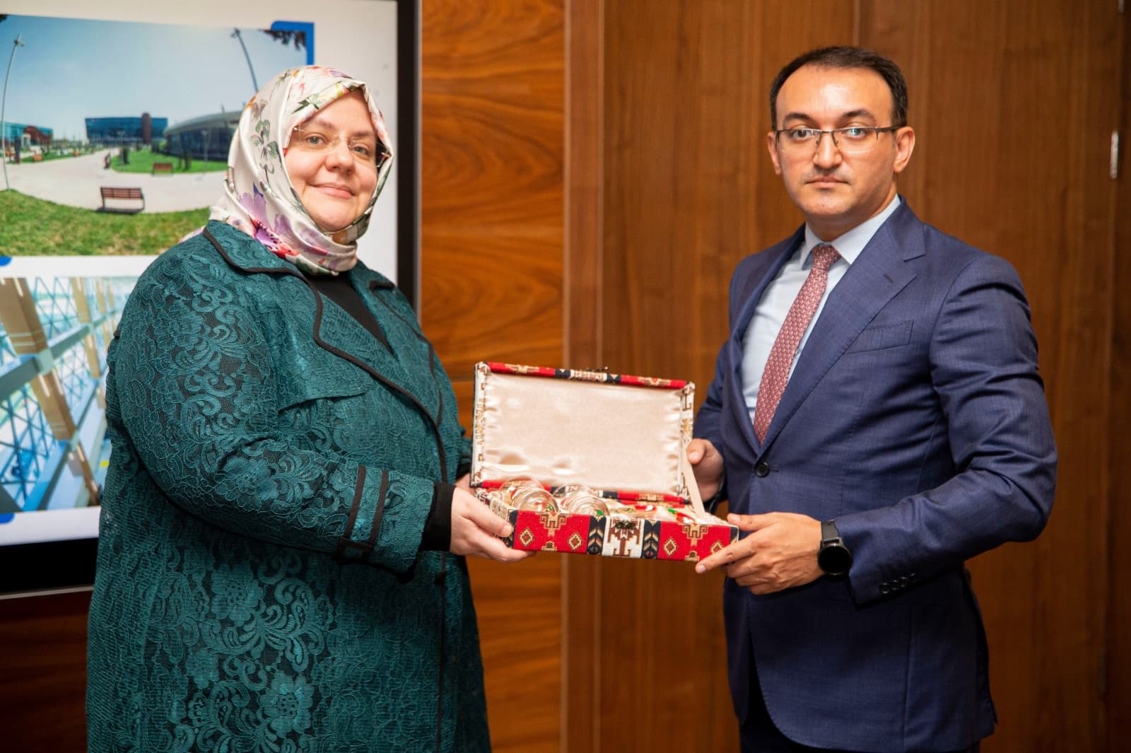 İƏT-in nümayəndə heyəti “ASAN xidmət”də - FOTO