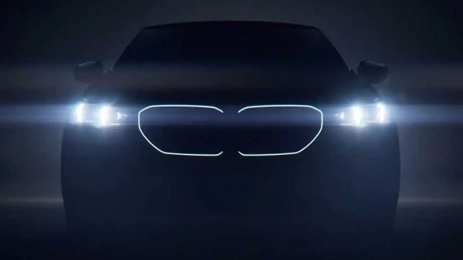BMW yeni i5 elektromobilinin interyerini nümayiş etdirib - FOTO