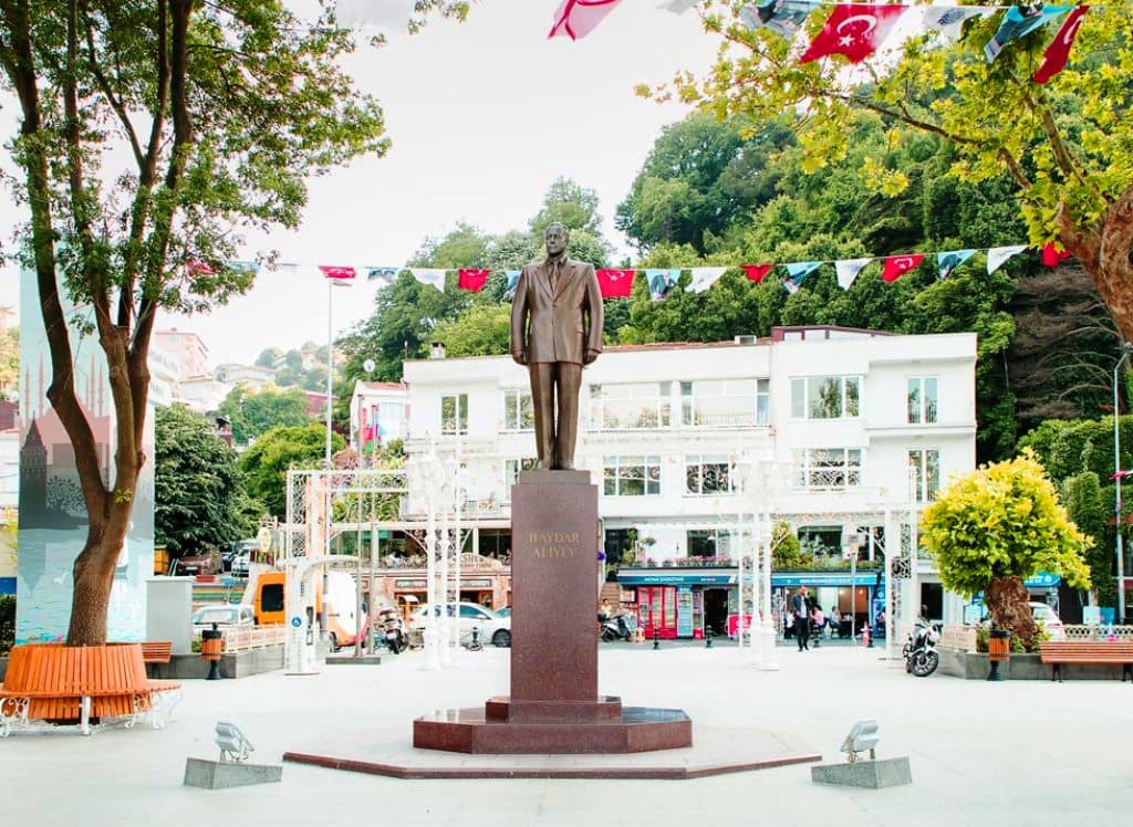 İstanbulda Heydər Əliyevin anadan olmasının 100-cü ildönümü ilə bağlı konfrans keçirilib - FOTO