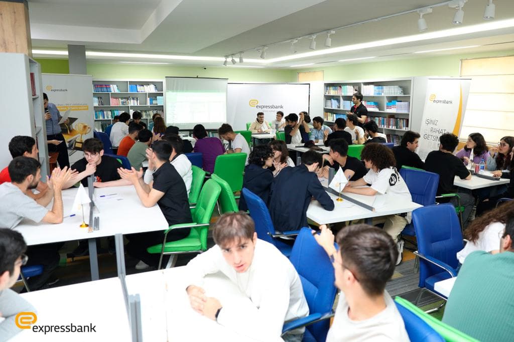 Expressbank beş tələbəni bir illik təqaüd ilə təmin edəcək - FOTO