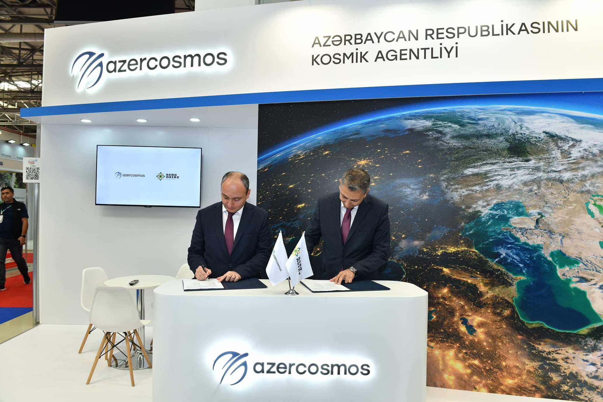 Azərkosmos “Agro Dairy” şirkəti ilə əməkdaşlıq müqaviləsi imzalayıb -  FOTO