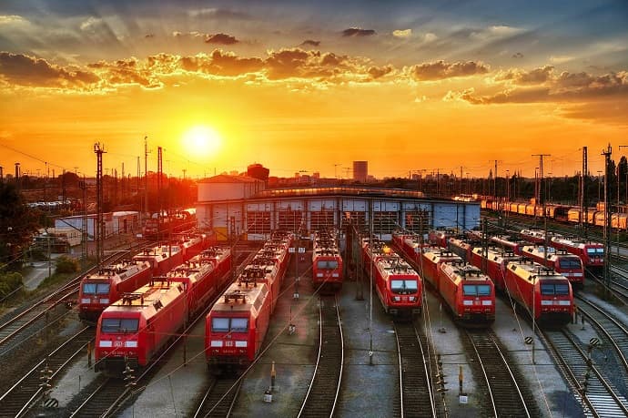 Dəmir yolu ilə sərnişin daşımaları artıb