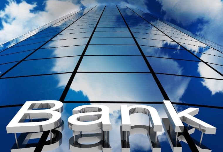 Bankların nağd vəsaitləri 18% artıb
