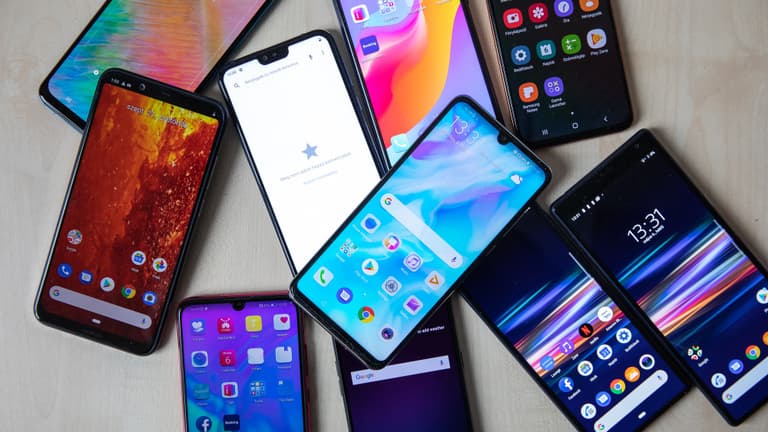 Azərbaycana idxal olunan smartfonların sayı açıqlanıb