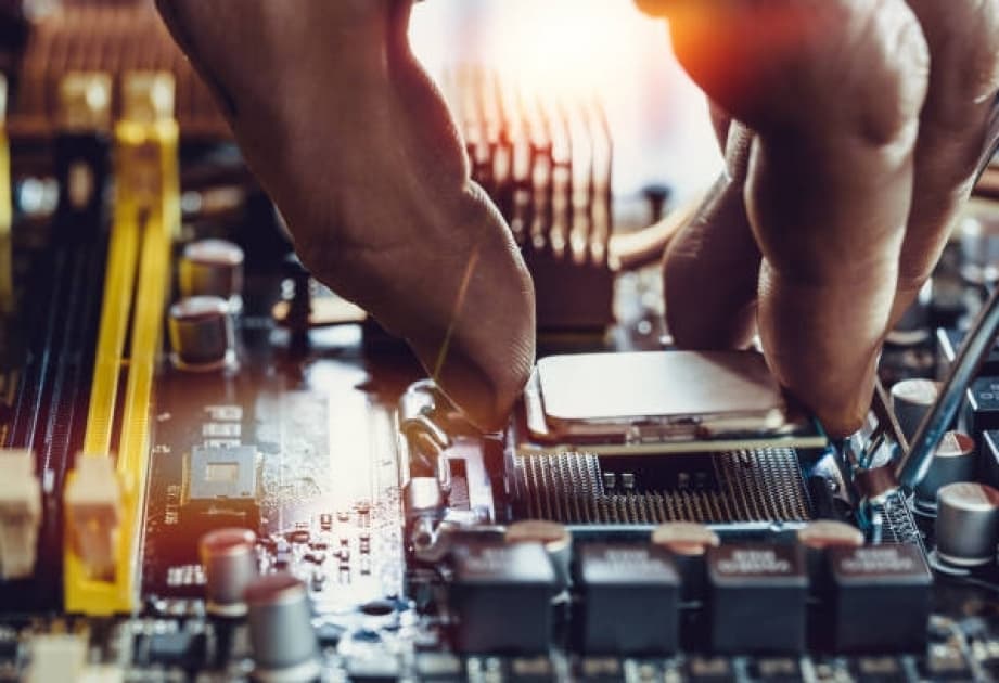 Azərbaycanda kompüter, elektron və optik məhsulların istehsalı artıb