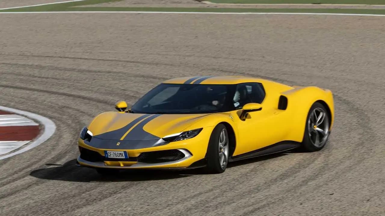 Ferrari 296 GTB hibridi italyan markasının Nürburqrinqdəki ən sürətli avtomobili olub
