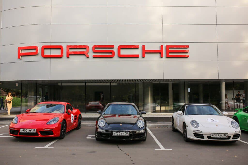 "Porsche" yenidən ən qiymətli lüks brendlər siyahısında