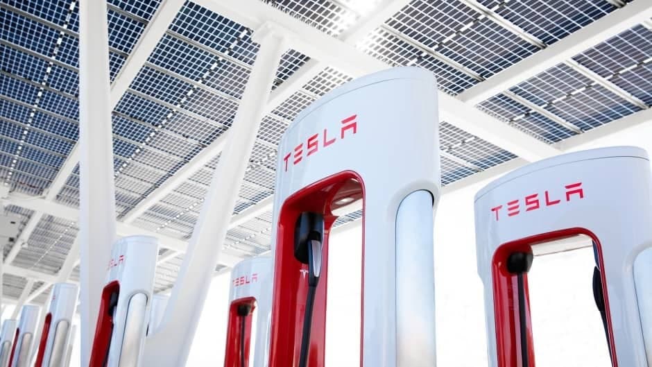Daha bir avtomobil istehsalçısı Tesla şarj standartından istifadə edəcək