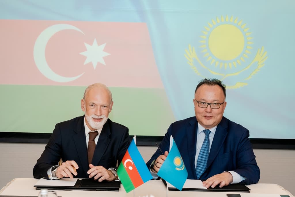 AzerTelecom və Kazakhtelecom Transxəzər Fiber-Optik Rabitə Xətti layihəsi çərçivəsində müqavilə imzalayıb - FOTO