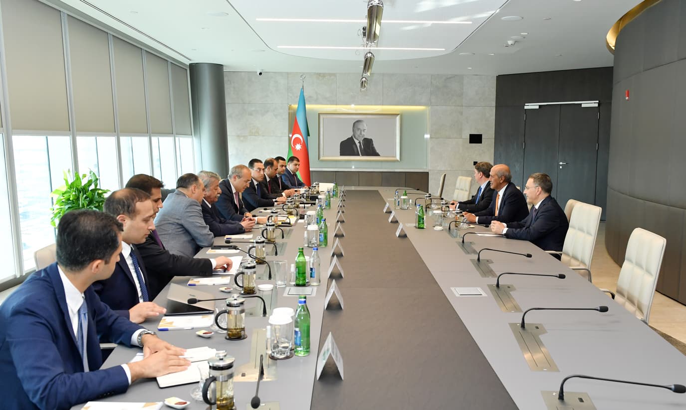 İqtisadiyyat Nazirliyində görüş keçirilib - FOTO