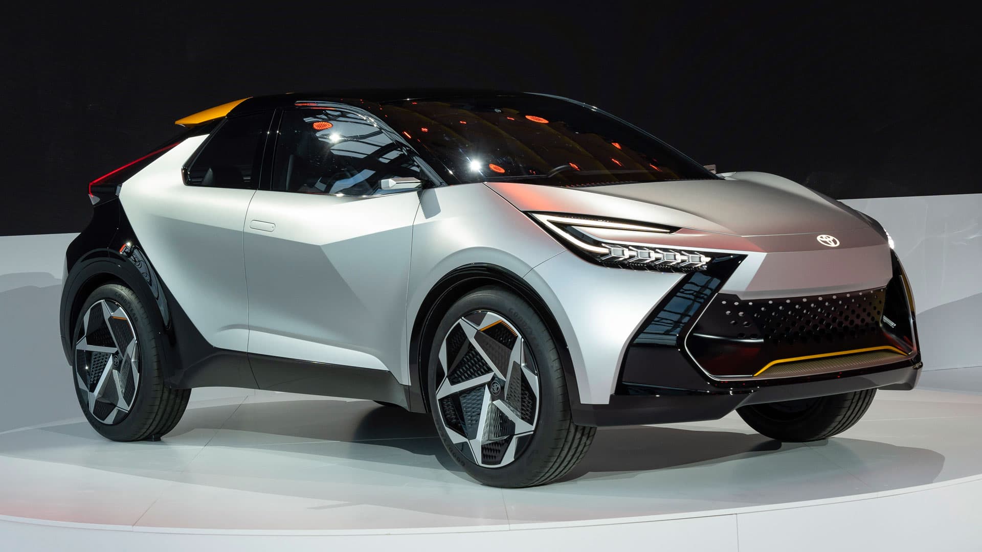 Türkiyə istehsalı olan Toyotanın C-HR modeli yeniləndi