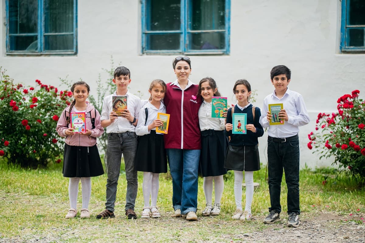 Qırmızı Ürəklər Fondundan “Kitab Gəzər” layihəsinə dəstək - FOTO