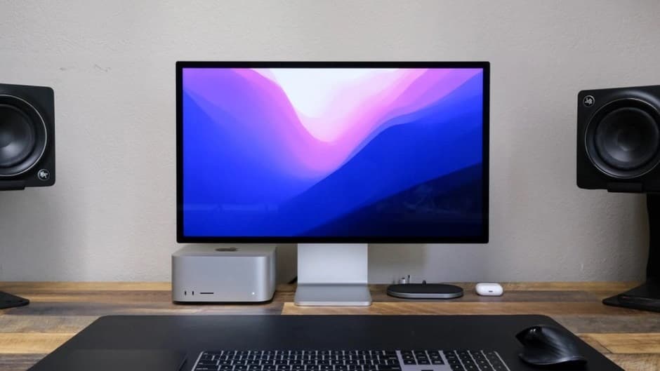 Apple yeni monitor üzərində işləyir