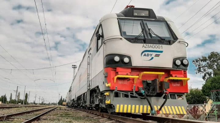 Azərbaycan dəmir yolları ilə sərnişin daşıma 52% artıb