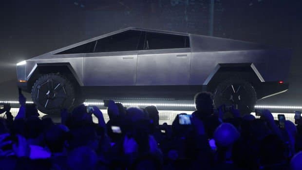 "Tesla"nın elektrik pikapı Cybertruck istehsalına başlanır