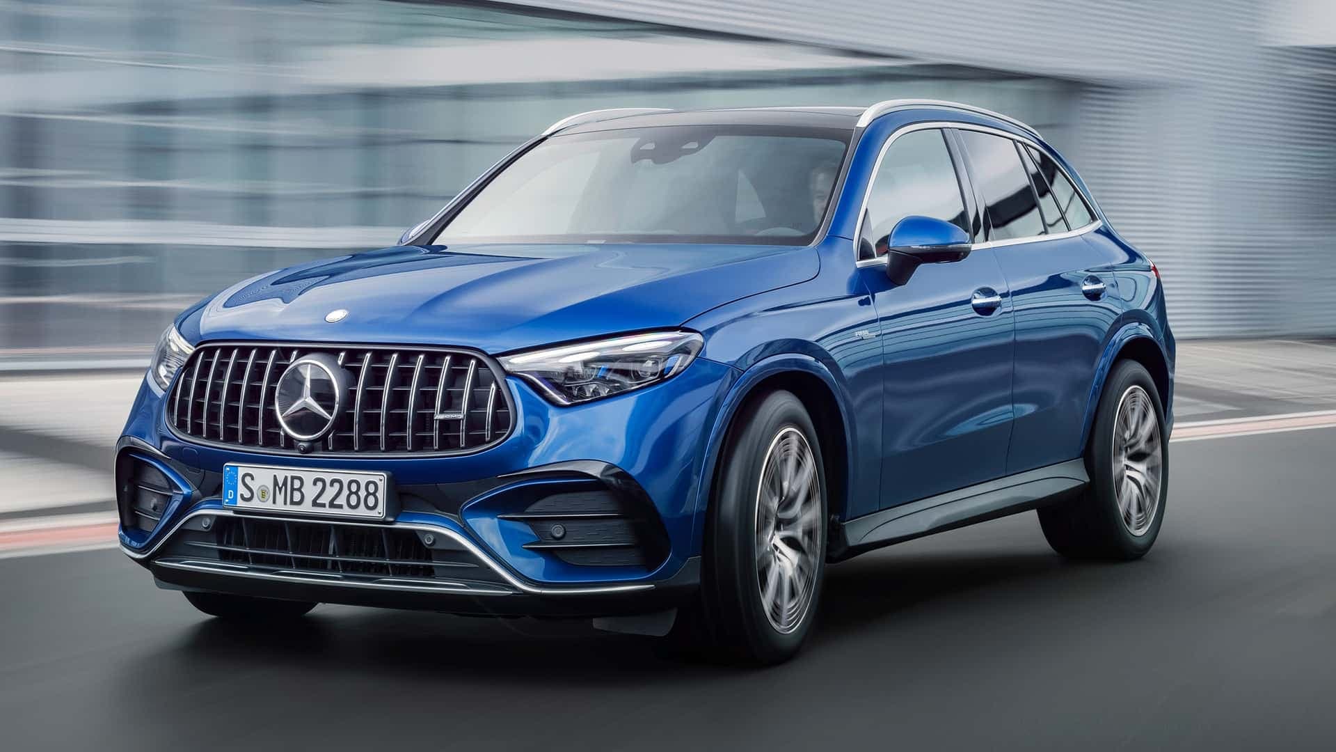 Yeni Mercedes-AMG GLC ailəsi rəsmi olaraq təqdim olundu
