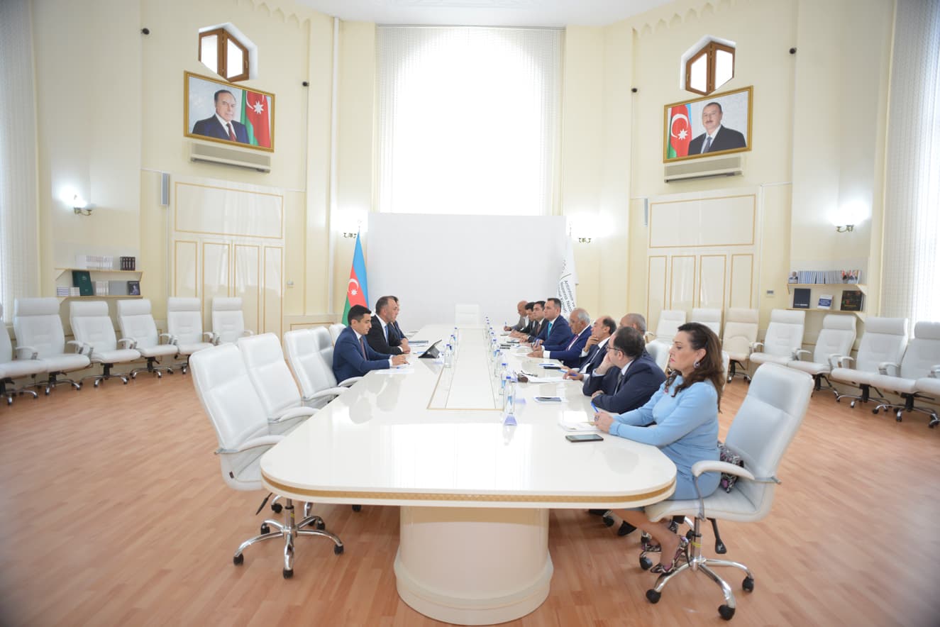 İqtisadiyyat Nazirliyi yanında İctimai Şura Sahibkarlığın İnkişafı Fondu ilə müzakirə keçirib - FOTO