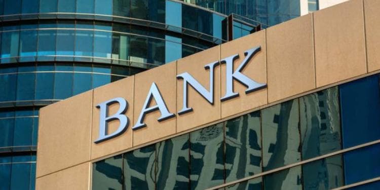 Azərbaycan banklarının büdcə təşkilatlarına kredit qoyuluşu azalıb