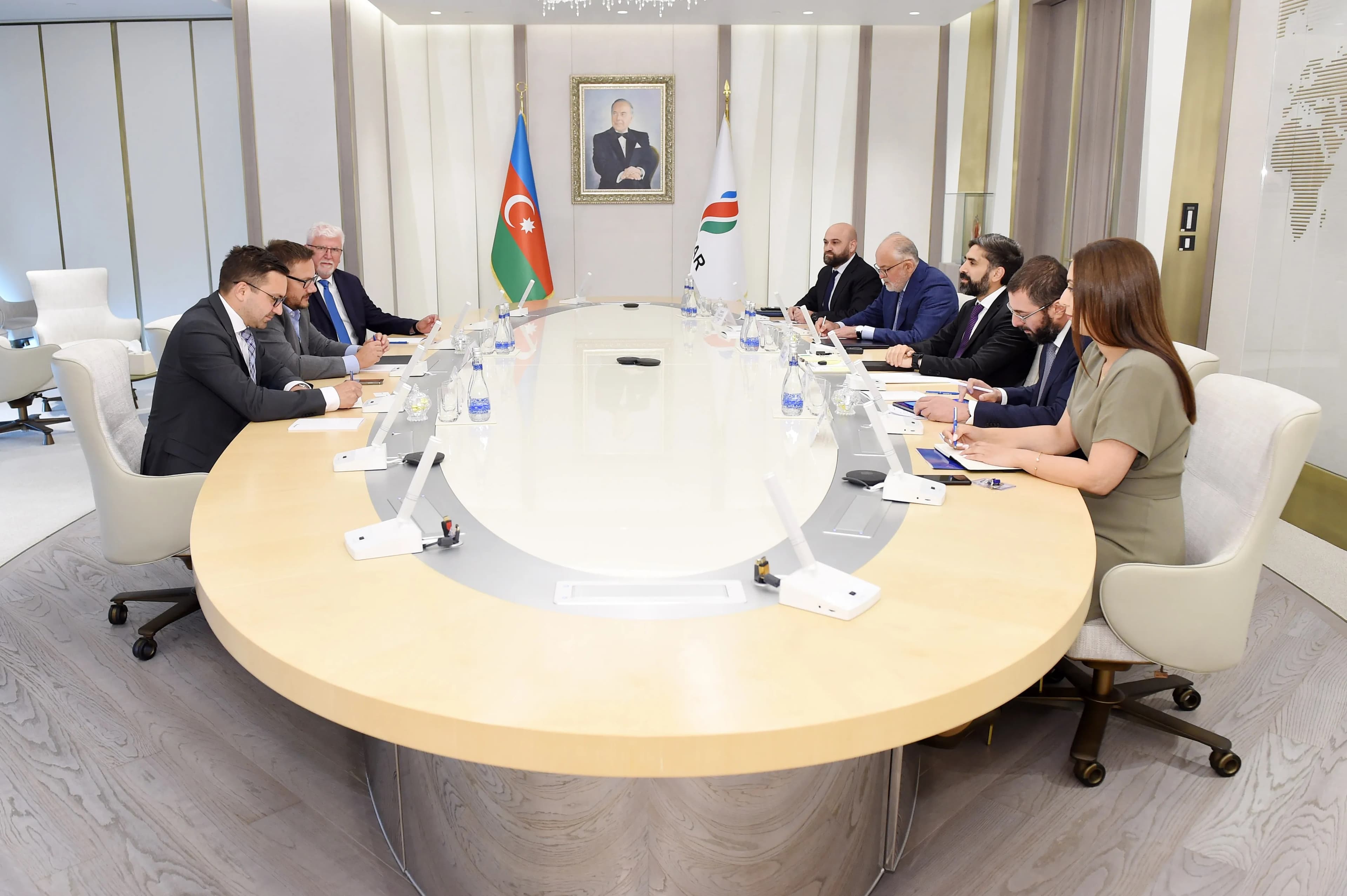 SOCAR-ın prezidenti “MOL Group” şirkətinin strateji əməliyyatlar və korporativ inkişaf üzrə icraçı vitse-prezidenti ilə görüşüb