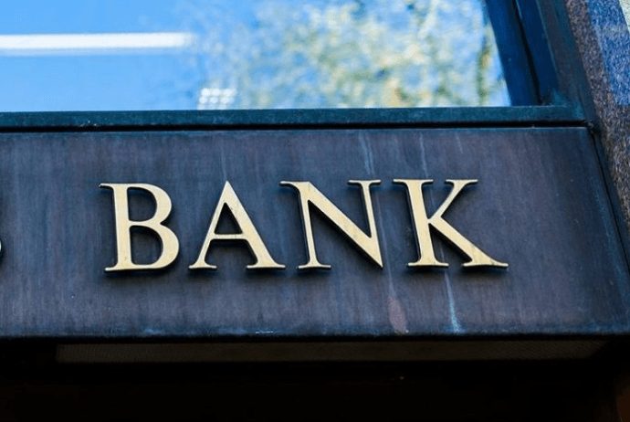 Azərbaycan banklarının faiz gəlirləri 33% artıb
