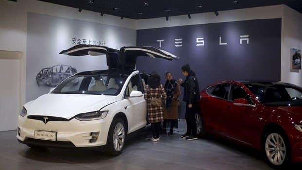 Elektrikli avtomobil yarışmasında Tesla yeni endirimlər edib