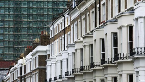 Böyük Britaniyada mənzil qiymətlərində son 14 ildə ən kəskin eniş