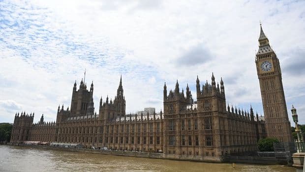 Böyük Britaniya iqtisadiyyatında resessiya riski artır