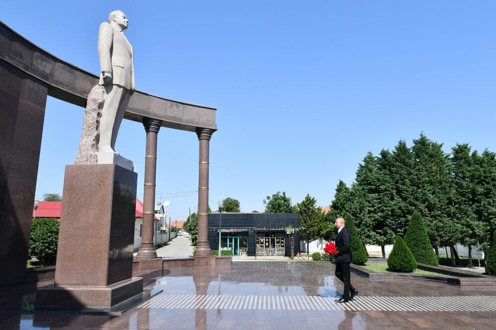 İlham Əliyev Şəmkir rayonuna səfər edib - FOTO