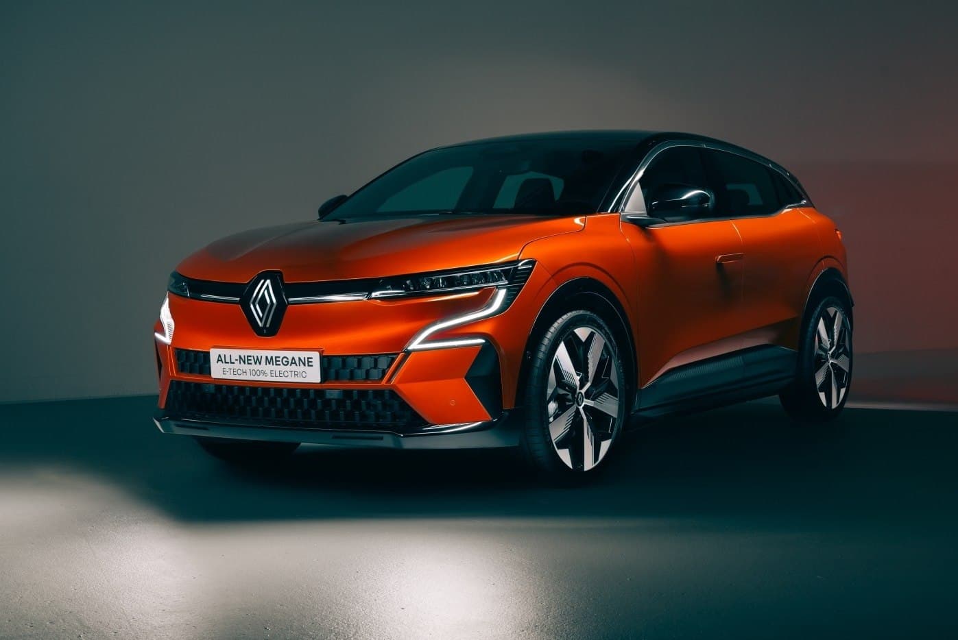 Yeni Renault Megane E-Tech Türkiyədə satışa çıxarıldığı gün tükəndi