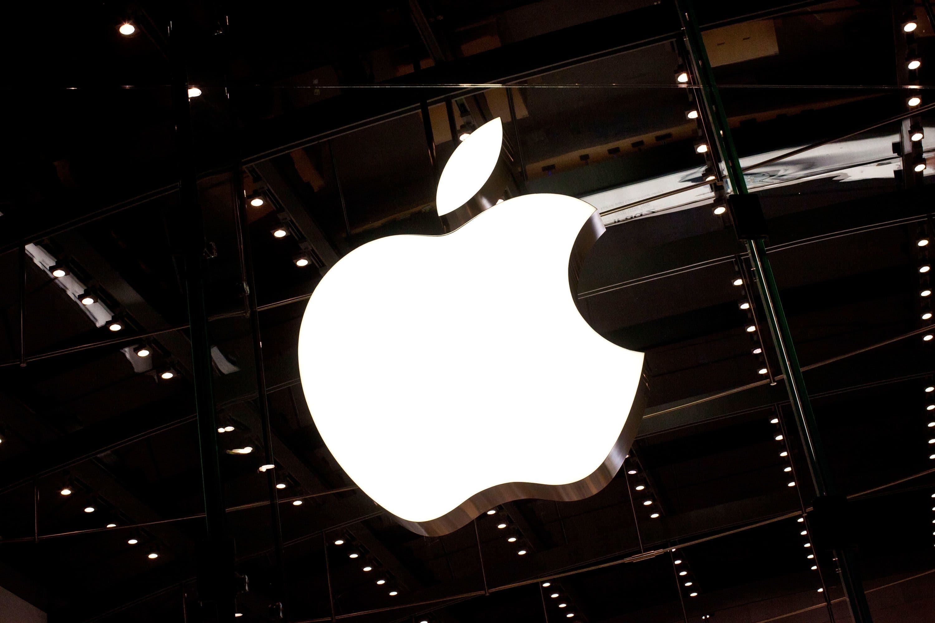 "Apple" şirkətinin həmtəsisçisi Bakıda sammitdə iştirak edəcək