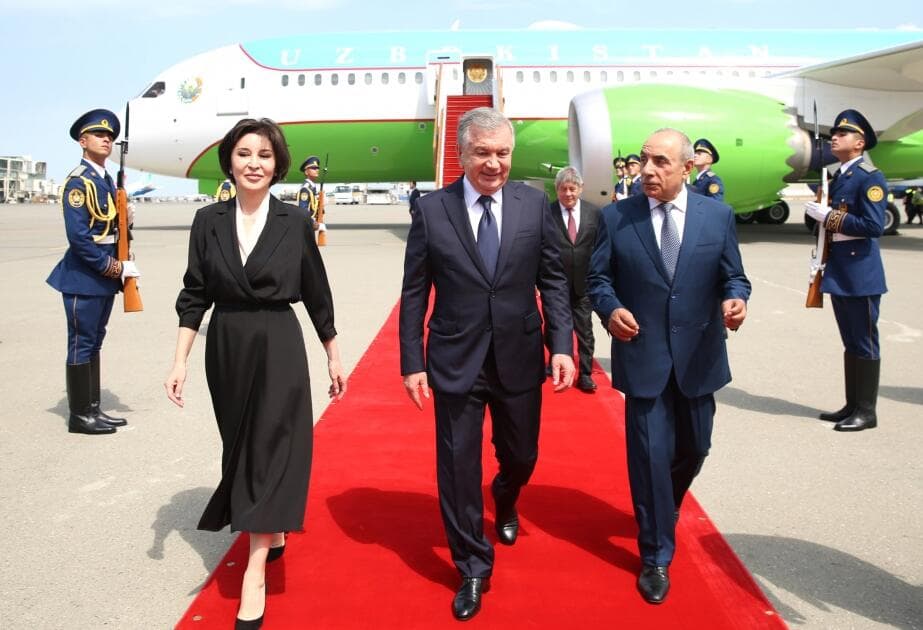Özbəkistan Prezidenti Şavkat Mirziyoyev Azərbaycana dövlət səfərinə gəlib - FOTO